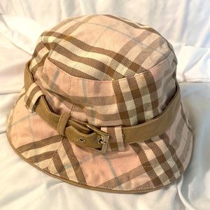 Burberry Bucket Hat with Buckle Detail. Brown/Pink Burberry Plaid. Size M.
